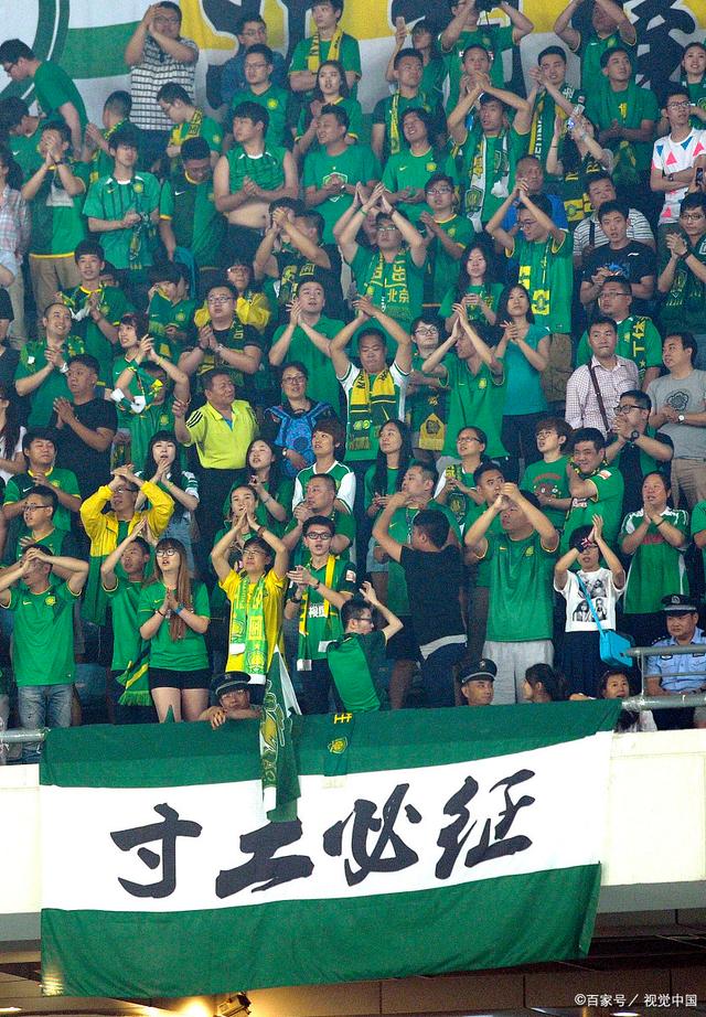 桑尼·考法克斯（Sandy Koufax）在巅峰期投出四场无安打比赛，包括一场近乎完美的完全比赛