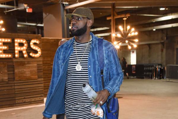 NBA-勇士擒开拓者 杨瀚森遭对手包夹
