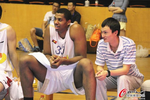 凭借西罕乌龙球险胜 切尔西重返英超前四